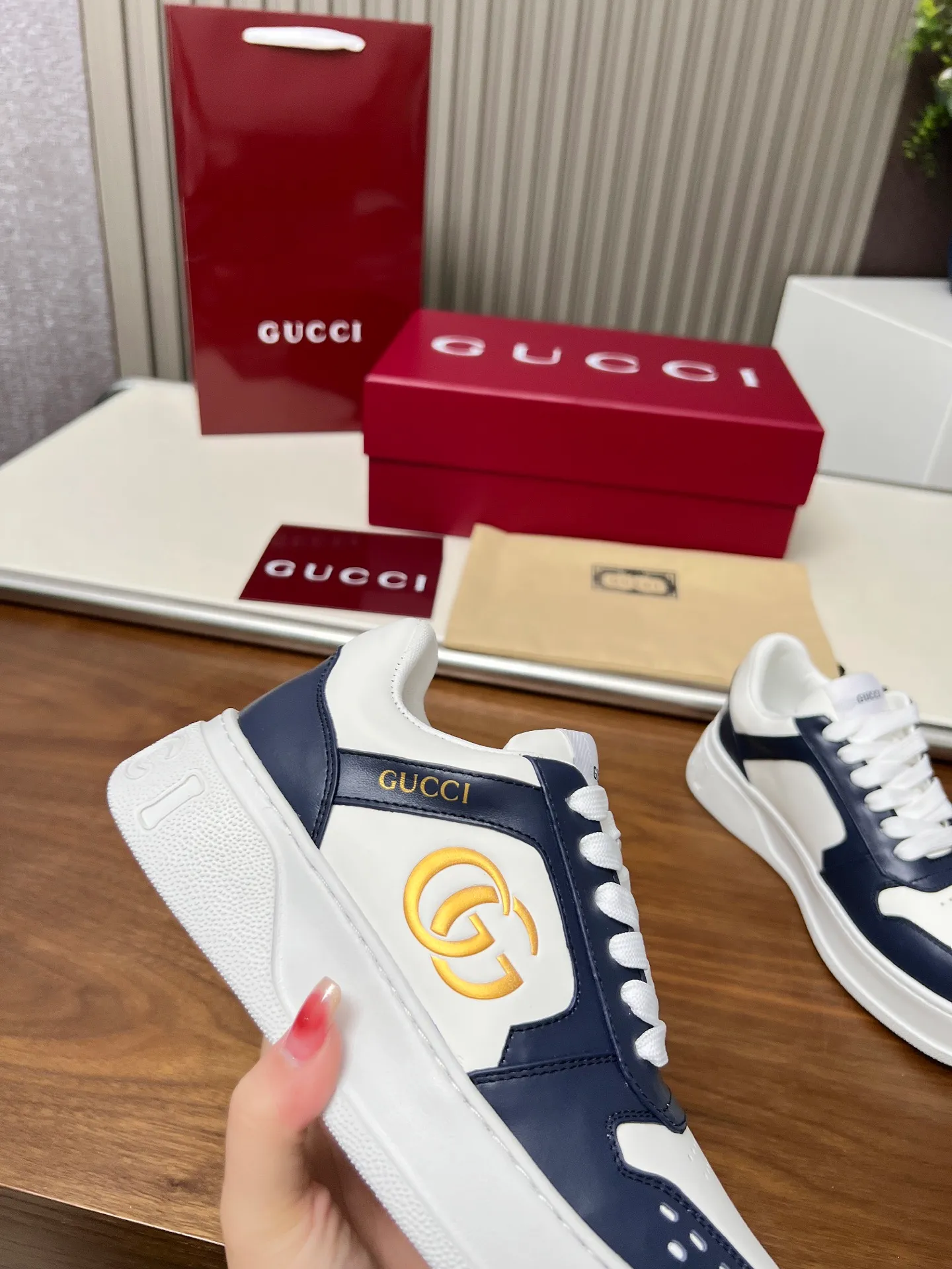 👟👟Ex-factory price 560👟👟Gucci casual sneakers, top version! Oil edge craftsmanship🌸🌸🌸1:1 reproduction. New model for early spring, creating a perfect style💣💣💣street style🔥🔥🔥Cool and stylish C-position fashionable outfit with retro and futuristic feel🌹🌹🌹Classic shoe shape, showing exquisite texture! Open mold to customize high-density outsole. Comes fully packaged. Size: Female 35-46. Fabric: Imported cowhide...men and women